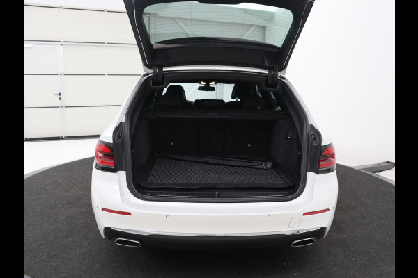 BMW 5 Serie Touring 520i High Executive Edition | Leder | Elektrische stoelen | Stoelverwarming | Cruise control | Sfeer verlichting | Carplay | Climate control | Camera | Park assist | Trekhaak