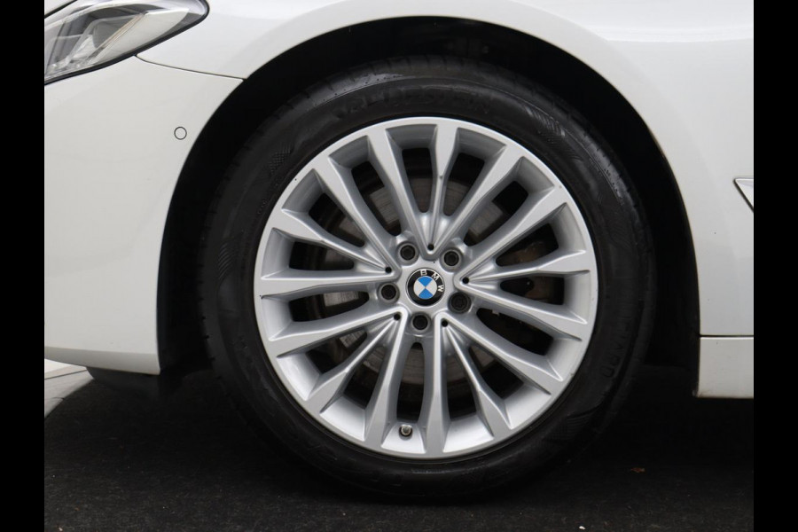 BMW 5 Serie Touring 520i High Executive Edition | Leder | Elektrische stoelen | Stoelverwarming | Cruise control | Sfeer verlichting | Carplay | Climate control | Camera | Park assist | Trekhaak