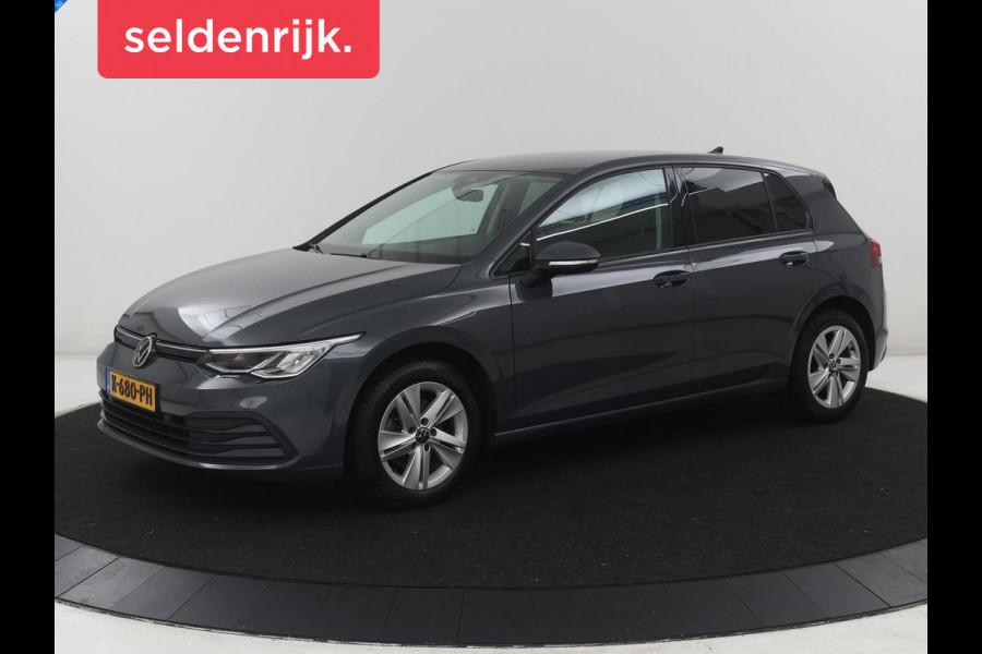 Volkswagen Golf 1.5 TSI Life | Stuur/stoel verwarming | Adaptive cruise | Sfeerverlichting | Carplay | Park assist | Navigatie | Climate control | Virtueel dashboard | Trekhaak