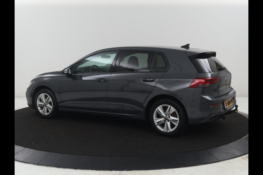 Volkswagen Golf 1.5 TSI Life | Stuur/stoel verwarming | Adaptive cruise | Sfeerverlichting | Carplay | Park assist | Navigatie | Climate control | Virtueel dashboard | Trekhaak