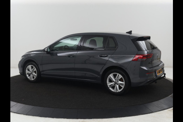 Volkswagen Golf 1.5 TSI Life | Stuur/stoel verwarming | Adaptive cruise | Sfeerverlichting | Carplay | Park assist | Navigatie | Climate control | Virtueel dashboard | Trekhaak
