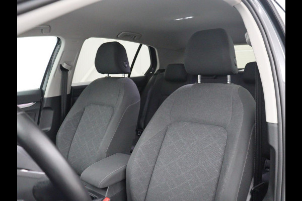 Volkswagen Golf 1.5 TSI Life | Stuur/stoel verwarming | Adaptive cruise | Sfeerverlichting | Carplay | Park assist | Navigatie | Climate control | Virtueel dashboard | Trekhaak