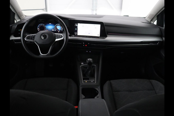 Volkswagen Golf 1.5 TSI Life | Stuur/stoel verwarming | Adaptive cruise | Sfeerverlichting | Carplay | Park assist | Navigatie | Climate control | Virtueel dashboard | Trekhaak
