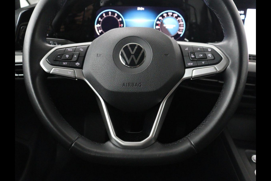 Volkswagen Golf 1.5 TSI Life | Stuur/stoel verwarming | Adaptive cruise | Sfeerverlichting | Carplay | Park assist | Navigatie | Climate control | Virtueel dashboard | Trekhaak