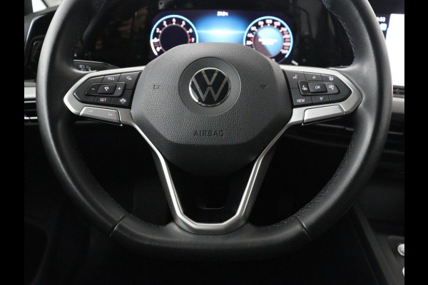 Volkswagen Golf 1.5 TSI Life | Stuur/stoel verwarming | Adaptive cruise | Sfeerverlichting | Carplay | Park assist | Navigatie | Climate control | Virtueel dashboard | Trekhaak
