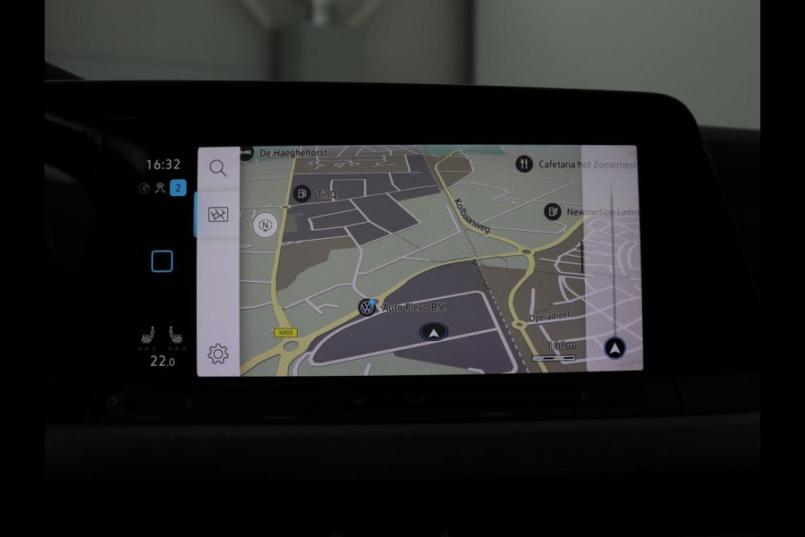 Volkswagen Golf 1.5 TSI Life | Stuur/stoel verwarming | Adaptive cruise | Sfeerverlichting | Carplay | Park assist | Navigatie | Climate control | Virtueel dashboard | Trekhaak