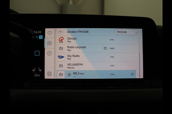 Volkswagen Golf 1.5 TSI Life | Stuur/stoel verwarming | Adaptive cruise | Sfeerverlichting | Carplay | Park assist | Navigatie | Climate control | Virtueel dashboard | Trekhaak