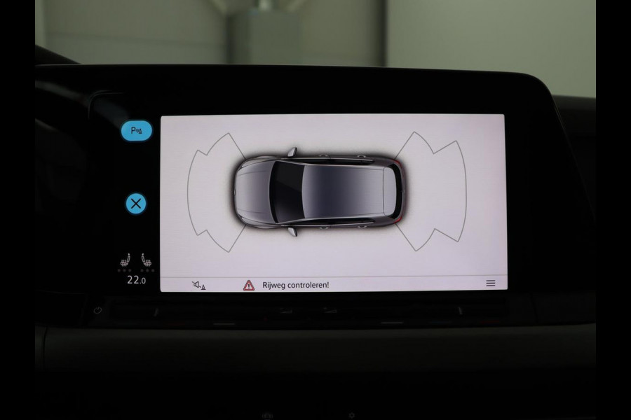 Volkswagen Golf 1.5 TSI Life | Stuur/stoel verwarming | Adaptive cruise | Sfeerverlichting | Carplay | Park assist | Navigatie | Climate control | Virtueel dashboard | Trekhaak