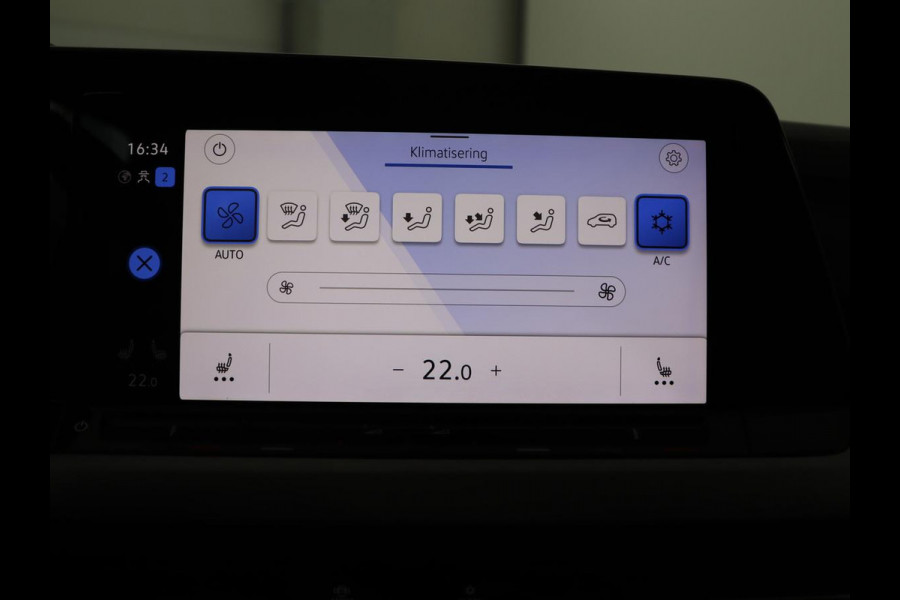 Volkswagen Golf 1.5 TSI Life | Stuur/stoel verwarming | Adaptive cruise | Sfeerverlichting | Carplay | Park assist | Navigatie | Climate control | Virtueel dashboard | Trekhaak