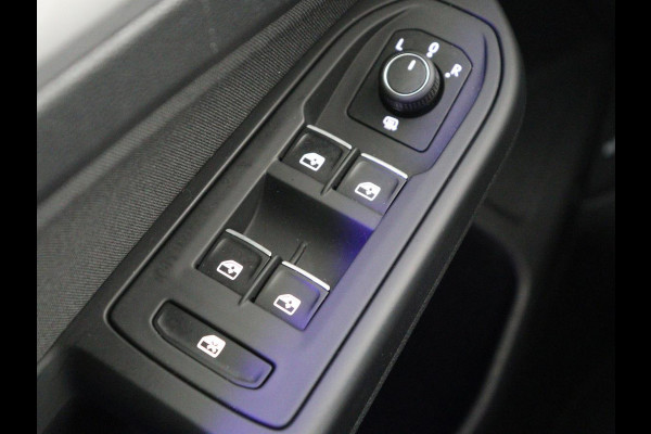 Volkswagen Golf 1.5 TSI Life | Stuur/stoel verwarming | Adaptive cruise | Sfeerverlichting | Carplay | Park assist | Navigatie | Climate control | Virtueel dashboard | Trekhaak