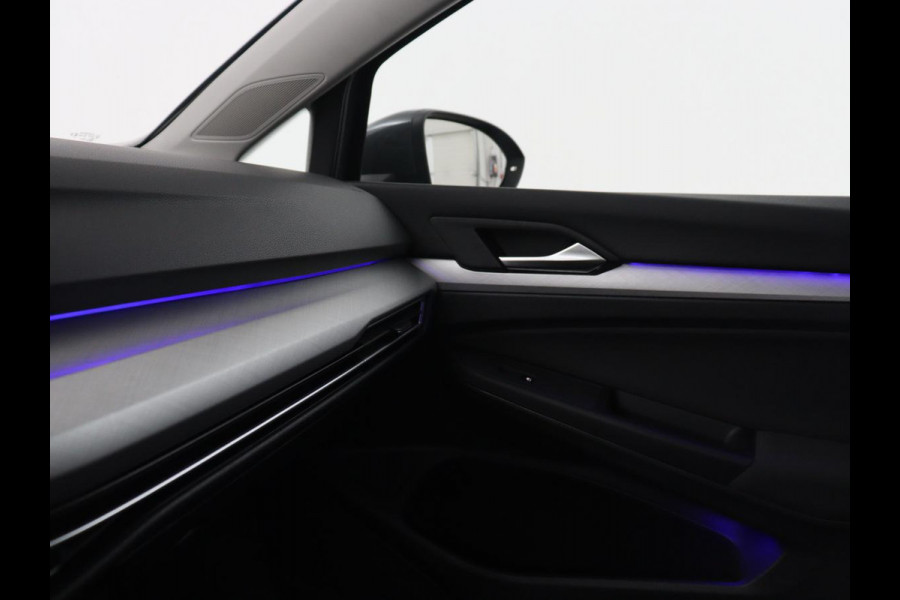 Volkswagen Golf 1.5 TSI Life | Stuur/stoel verwarming | Adaptive cruise | Sfeerverlichting | Carplay | Park assist | Navigatie | Climate control | Virtueel dashboard | Trekhaak