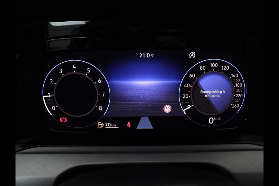 Volkswagen Golf 1.5 TSI Life | Stuur/stoel verwarming | Adaptive cruise | Sfeerverlichting | Carplay | Park assist | Navigatie | Climate control | Virtueel dashboard | Trekhaak