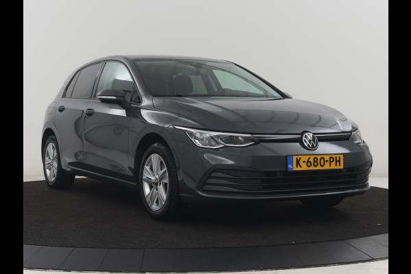 Volkswagen Golf 1.5 TSI Life | Stuur/stoel verwarming | Adaptive cruise | Sfeerverlichting | Carplay | Park assist | Navigatie | Climate control | Virtueel dashboard | Trekhaak