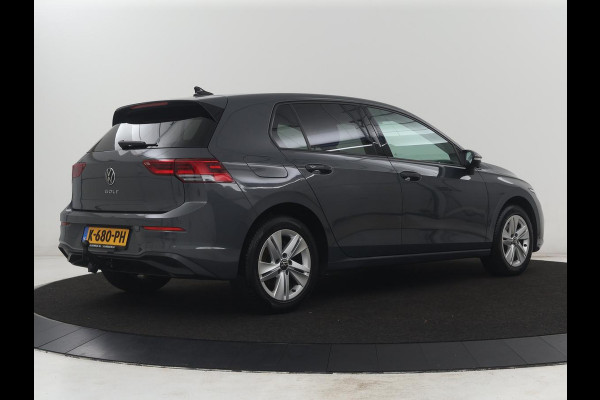 Volkswagen Golf 1.5 TSI Life | Stuur/stoel verwarming | Adaptive cruise | Sfeerverlichting | Carplay | Park assist | Navigatie | Climate control | Virtueel dashboard | Trekhaak