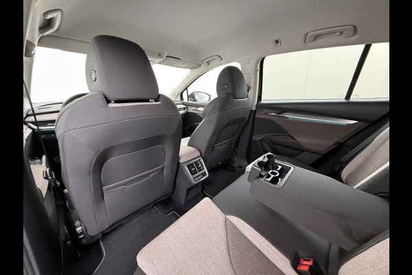 Škoda ENYAQ iV 60 Trekhaak Elek.Achterklep Privacy Glas SOH 90% Keyless advanced Navi Ecc Apple Carplay Android Auto Pdc Comfort plus-pakket Lmv 20" Mirrorlink® Smartlink DAB Led 1e Eigenaar Origineel Nederlandse Auto