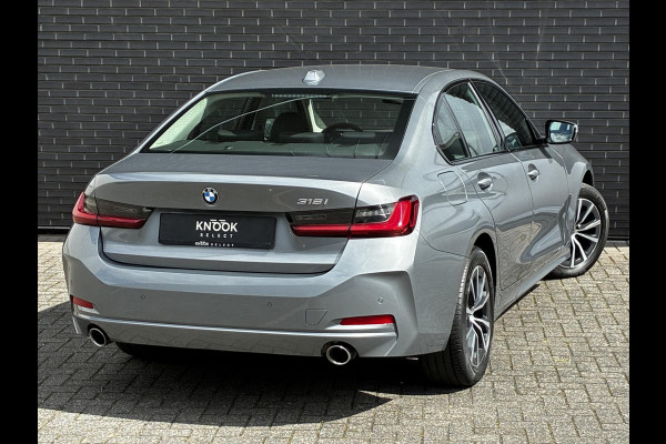 BMW 3 Serie Sedan 318i Automaat / Navigatiesysteem / Stoelverwarming / Parkeersensoren achter / Active Guard Plus / Shadow Line / Live Cockpit Plus / Cruise Control / DAB / Connected Package Professional