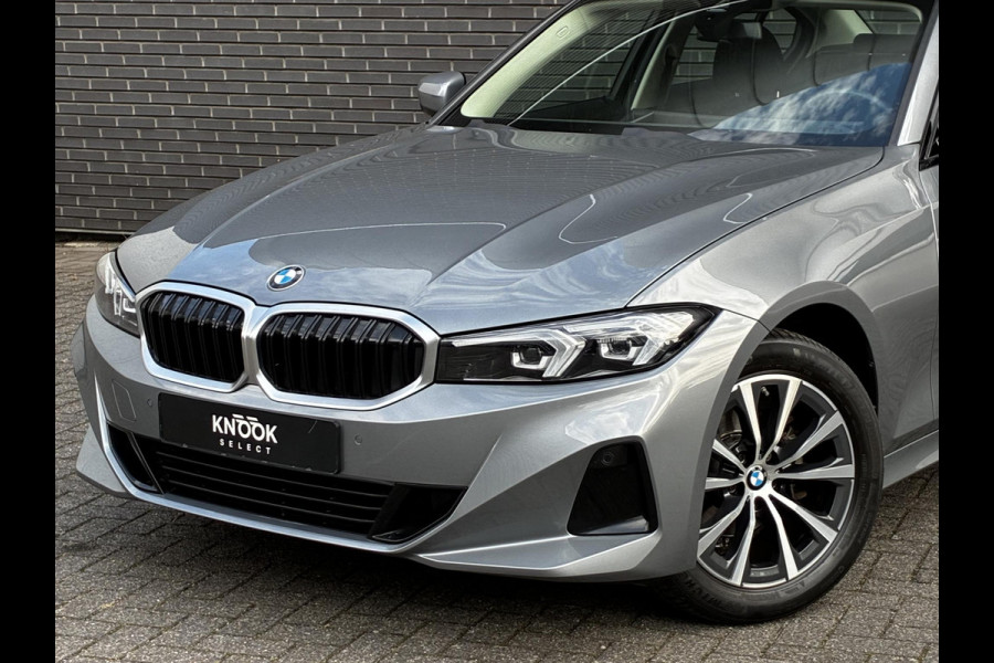 BMW 3 Serie Sedan 318i Automaat / Navigatiesysteem / Stoelverwarming / Parkeersensoren achter / Active Guard Plus / Shadow Line / Live Cockpit Plus / Cruise Control / DAB / Connected Package Professional