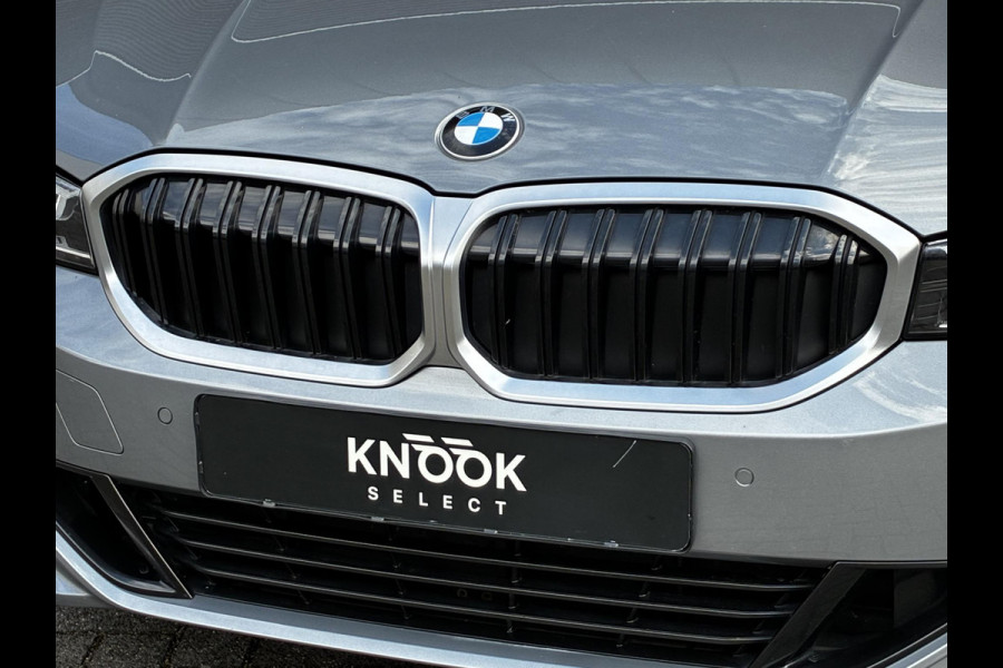 BMW 3 Serie Sedan 318i Automaat / Navigatiesysteem / Stoelverwarming / Parkeersensoren achter / Active Guard Plus / Shadow Line / Live Cockpit Plus / Cruise Control / DAB / Connected Package Professional