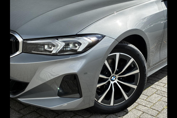 BMW 3 Serie Sedan 318i Automaat / Navigatiesysteem / Stoelverwarming / Parkeersensoren achter / Active Guard Plus / Shadow Line / Live Cockpit Plus / Cruise Control / DAB / Connected Package Professional