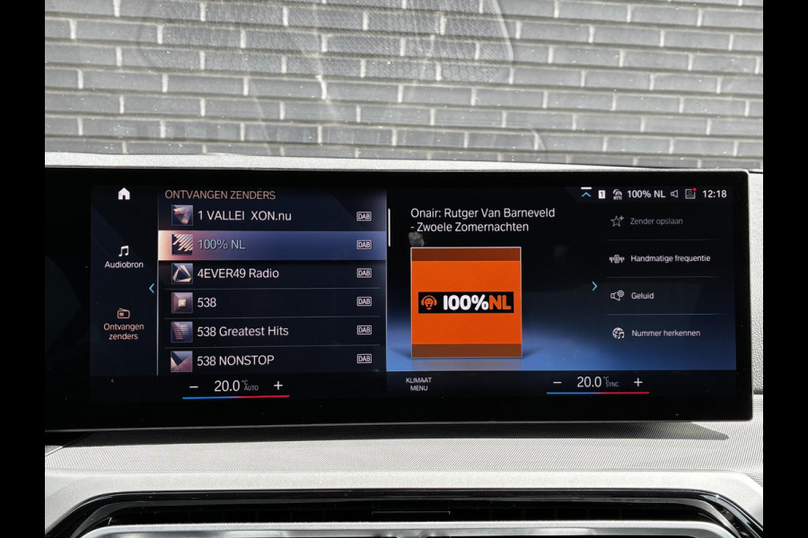 BMW 3 Serie Sedan 318i Automaat / Navigatiesysteem / Stoelverwarming / Parkeersensoren achter / Active Guard Plus / Shadow Line / Live Cockpit Plus / Cruise Control / DAB / Connected Package Professional