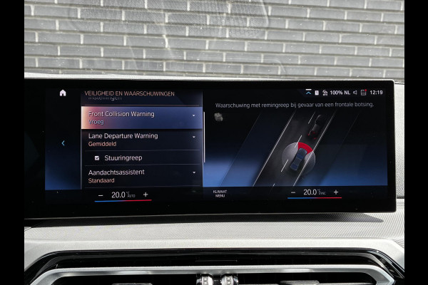 BMW 3 Serie Sedan 318i Automaat / Navigatiesysteem / Stoelverwarming / Parkeersensoren achter / Active Guard Plus / Shadow Line / Live Cockpit Plus / Cruise Control / DAB / Connected Package Professional