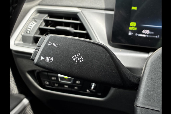 BMW 3 Serie Sedan 318i Automaat / Navigatiesysteem / Stoelverwarming / Parkeersensoren achter / Active Guard Plus / Shadow Line / Live Cockpit Plus / Cruise Control / DAB / Connected Package Professional