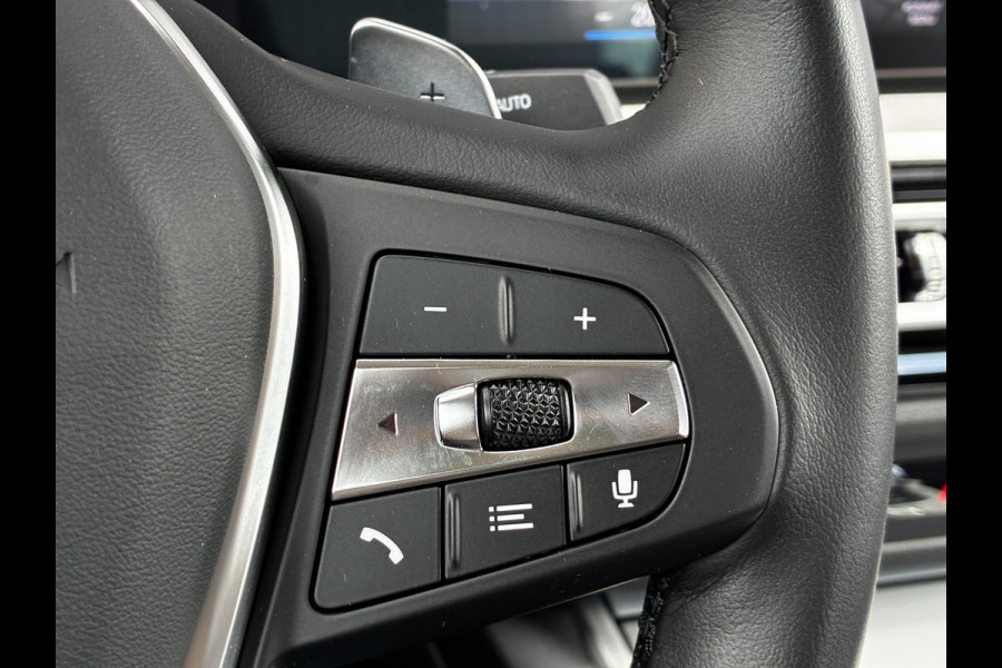 BMW 3 Serie Sedan 318i Automaat / Navigatiesysteem / Stoelverwarming / Parkeersensoren achter / Active Guard Plus / Shadow Line / Live Cockpit Plus / Cruise Control / DAB / Connected Package Professional