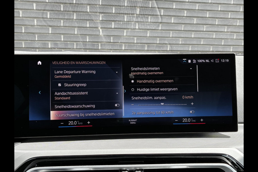 BMW 3 Serie Sedan 318i Automaat / Navigatiesysteem / Stoelverwarming / Parkeersensoren achter / Active Guard Plus / Shadow Line / Live Cockpit Plus / Cruise Control / DAB / Connected Package Professional