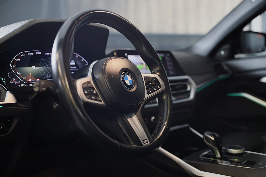 BMW 3 Serie Touring M340i xDrive Business Edition Plus / AUT / HK / Acc / Lane Assist / Dode Hoek / Open Pano / Led / Pdc / 19 Inc