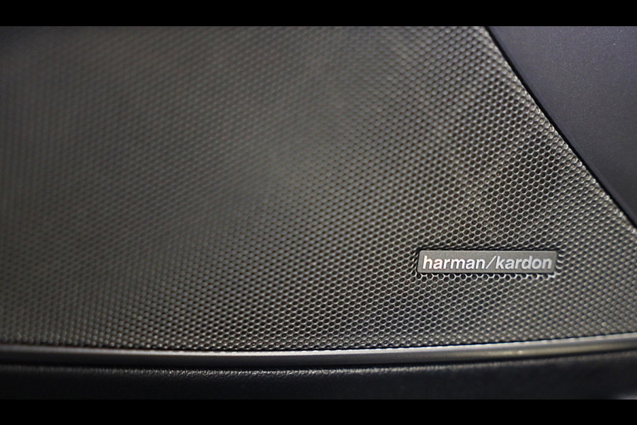 BMW 3 Serie Touring M340i xDrive Business Edition Plus / AUT / HK / Acc / Lane Assist / Dode Hoek / Open Pano / Led / Pdc / 19 Inc