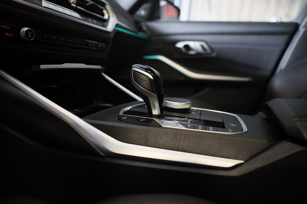 BMW 3 Serie Touring M340i xDrive Business Edition Plus / AUT / HK / Acc / Lane Assist / Dode Hoek / Open Pano / Led / Pdc / 19 Inc