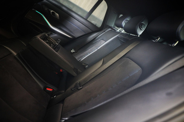BMW 3 Serie Touring M340i xDrive Business Edition Plus / AUT / HK / Acc / Lane Assist / Dode Hoek / Open Pano / Led / Pdc / 19 Inc