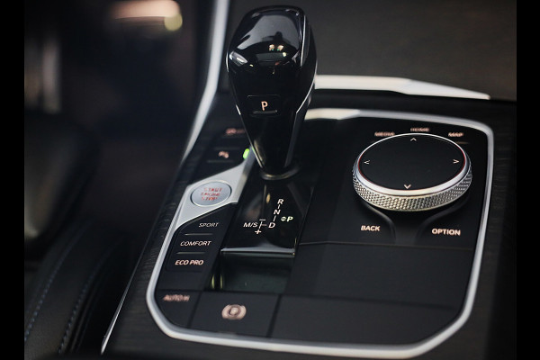 BMW 3 Serie Touring M340i xDrive Business Edition Plus / AUT / HK / Acc / Lane Assist / Dode Hoek / Open Pano / Led / Pdc / 19 Inc