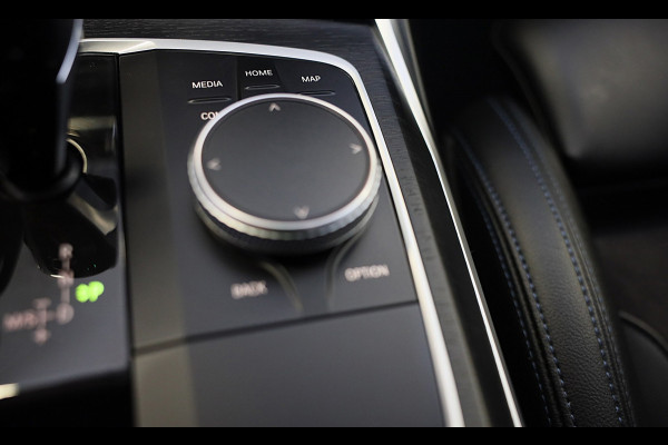 BMW 3 Serie Touring M340i xDrive Business Edition Plus / AUT / HK / Acc / Lane Assist / Dode Hoek / Open Pano / Led / Pdc / 19 Inc