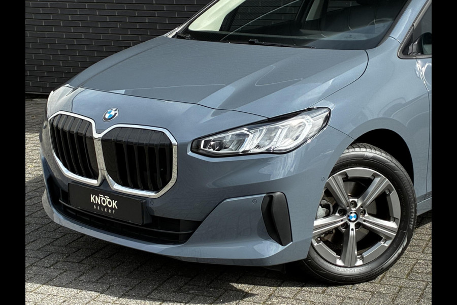 BMW 2 Serie Active Tourer 220i Automaat / Live Cockpit Professional / Navigatiesysteem / Cruise Control / Leder / Achteruitrijcamera / DAB / Parkeersensoren voor + achter / LED / Climate Control