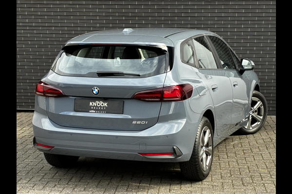 BMW 2 Serie Active Tourer 220i Automaat / Live Cockpit Professional / Navigatiesysteem / Cruise Control / Leder / Achteruitrijcamera / DAB / Parkeersensoren voor + achter / LED / Climate Control