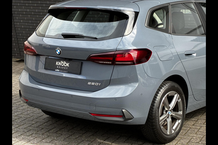 BMW 2 Serie Active Tourer 220i Automaat / Live Cockpit Professional / Navigatiesysteem / Cruise Control / Leder / Achteruitrijcamera / DAB / Parkeersensoren voor + achter / LED / Climate Control