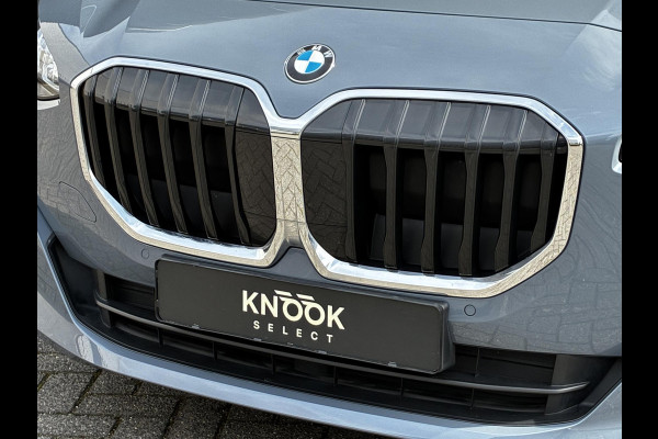 BMW 2 Serie Active Tourer 220i Automaat / Live Cockpit Professional / Navigatiesysteem / Cruise Control / Leder / Achteruitrijcamera / DAB / Parkeersensoren voor + achter / LED / Climate Control