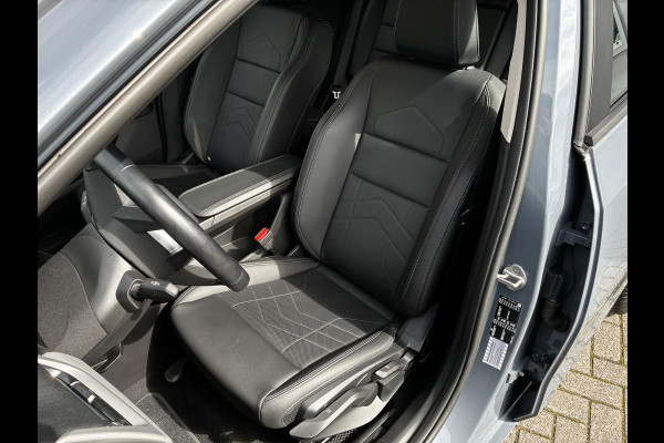 BMW 2 Serie Active Tourer 220i Automaat / Live Cockpit Professional / Navigatiesysteem / Cruise Control / Leder / Achteruitrijcamera / DAB / Parkeersensoren voor + achter / LED / Climate Control