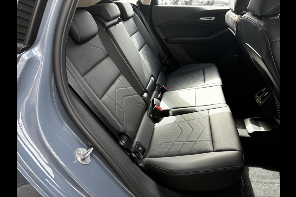 BMW 2 Serie Active Tourer 220i Automaat / Live Cockpit Professional / Navigatiesysteem / Cruise Control / Leder / Achteruitrijcamera / DAB / Parkeersensoren voor + achter / LED / Climate Control