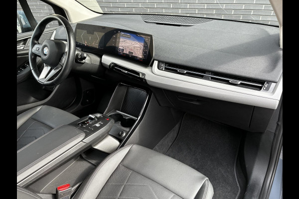 BMW 2 Serie Active Tourer 220i Automaat / Live Cockpit Professional / Navigatiesysteem / Cruise Control / Leder / Achteruitrijcamera / DAB / Parkeersensoren voor + achter / LED / Climate Control