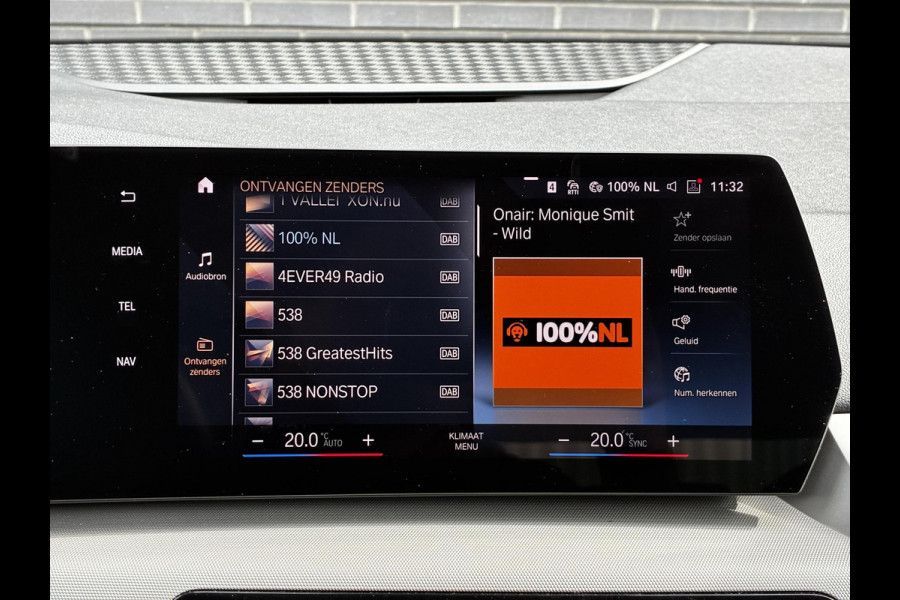 BMW 2 Serie Active Tourer 220i Automaat / Live Cockpit Professional / Navigatiesysteem / Cruise Control / Leder / Achteruitrijcamera / DAB / Parkeersensoren voor + achter / LED / Climate Control