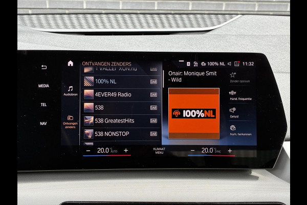 BMW 2 Serie Active Tourer 220i Automaat / Live Cockpit Professional / Navigatiesysteem / Cruise Control / Leder / Achteruitrijcamera / DAB / Parkeersensoren voor + achter / LED / Climate Control