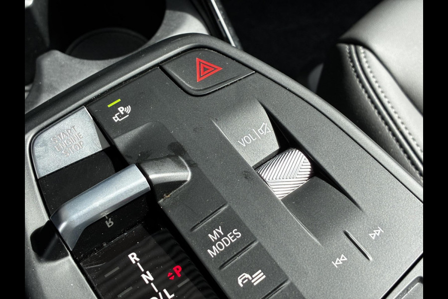 BMW 2 Serie Active Tourer 220i Automaat / Live Cockpit Professional / Navigatiesysteem / Cruise Control / Leder / Achteruitrijcamera / DAB / Parkeersensoren voor + achter / LED / Climate Control