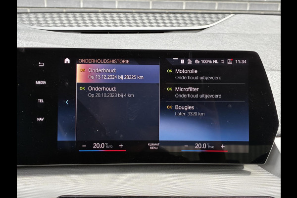 BMW 2 Serie Active Tourer 220i Automaat / Live Cockpit Professional / Navigatiesysteem / Cruise Control / Leder / Achteruitrijcamera / DAB / Parkeersensoren voor + achter / LED / Climate Control