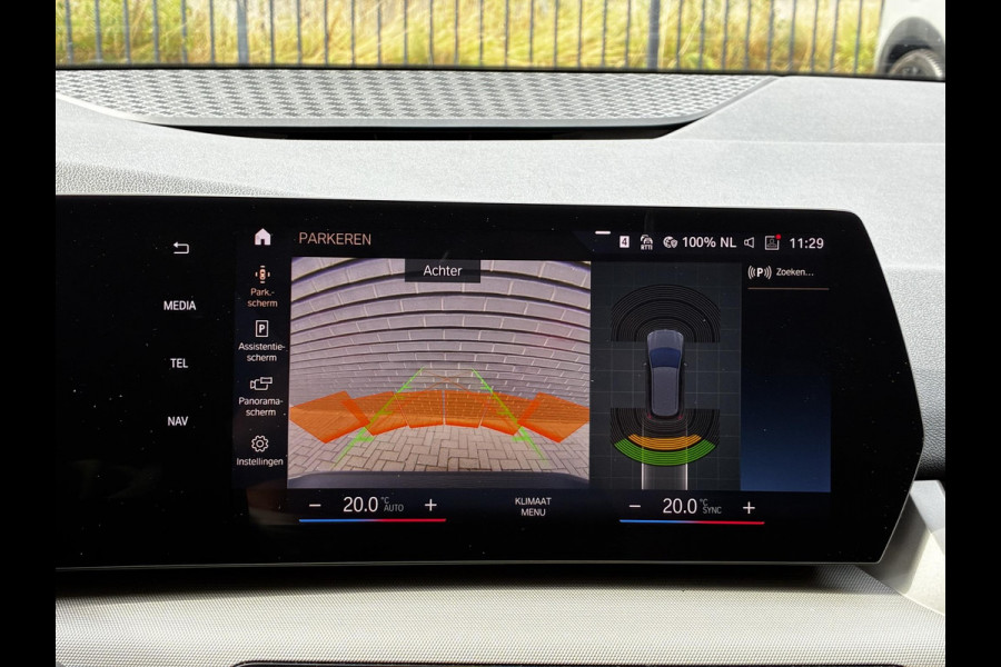 BMW 2 Serie Active Tourer 220i Automaat / Live Cockpit Professional / Navigatiesysteem / Cruise Control / Leder / Achteruitrijcamera / DAB / Parkeersensoren voor + achter / LED / Climate Control