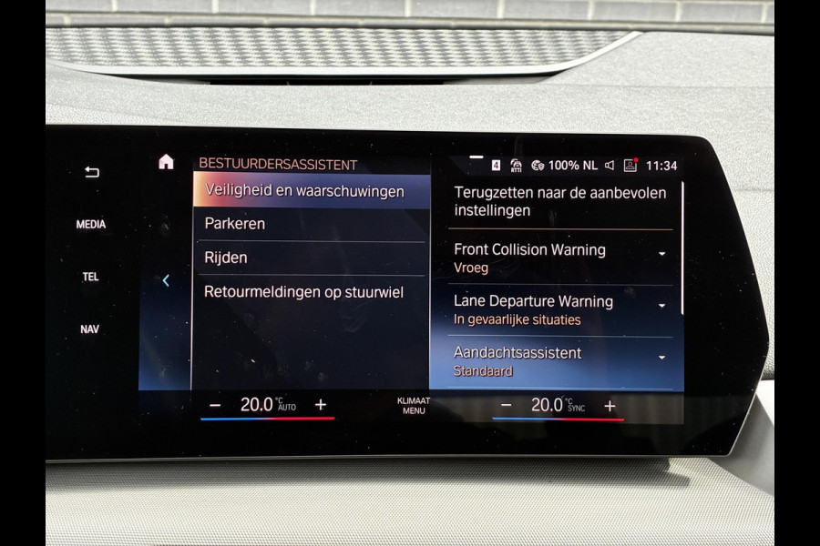 BMW 2 Serie Active Tourer 220i Automaat / Live Cockpit Professional / Navigatiesysteem / Cruise Control / Leder / Achteruitrijcamera / DAB / Parkeersensoren voor + achter / LED / Climate Control