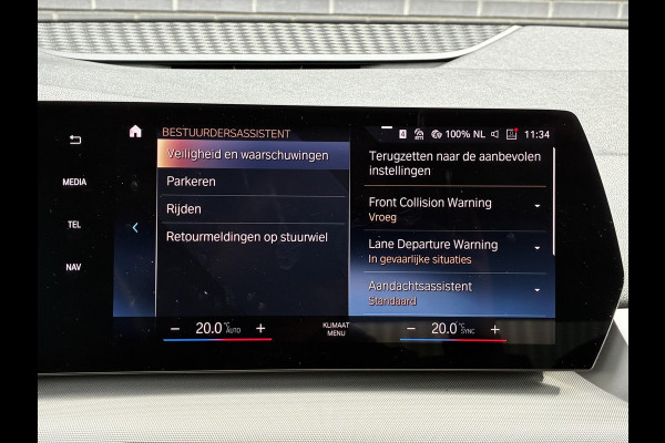 BMW 2 Serie Active Tourer 220i Automaat / Live Cockpit Professional / Navigatiesysteem / Cruise Control / Leder / Achteruitrijcamera / DAB / Parkeersensoren voor + achter / LED / Climate Control