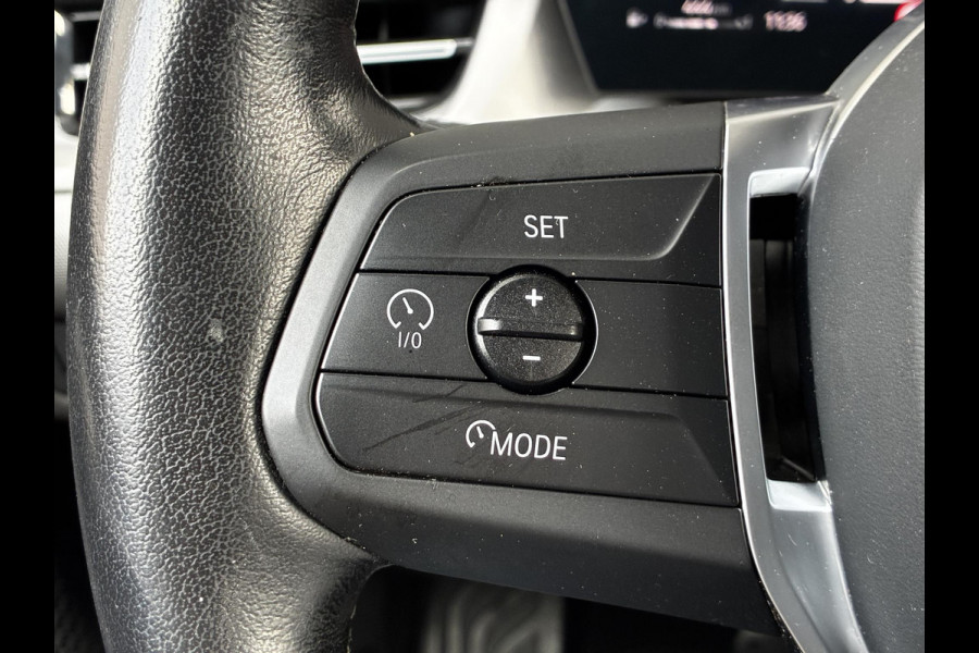 BMW 2 Serie Active Tourer 220i Automaat / Live Cockpit Professional / Navigatiesysteem / Cruise Control / Leder / Achteruitrijcamera / DAB / Parkeersensoren voor + achter / LED / Climate Control