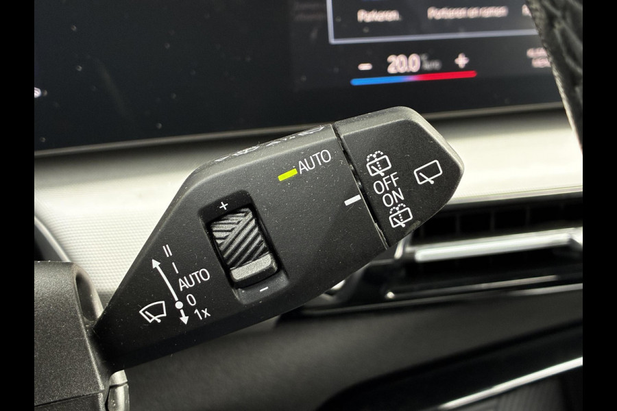 BMW 2 Serie Active Tourer 220i Automaat / Live Cockpit Professional / Navigatiesysteem / Cruise Control / Leder / Achteruitrijcamera / DAB / Parkeersensoren voor + achter / LED / Climate Control